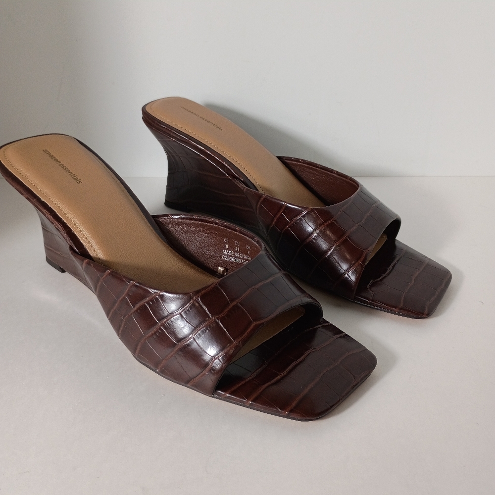 Women’s Brown Croc-Textured Wedge Mule
